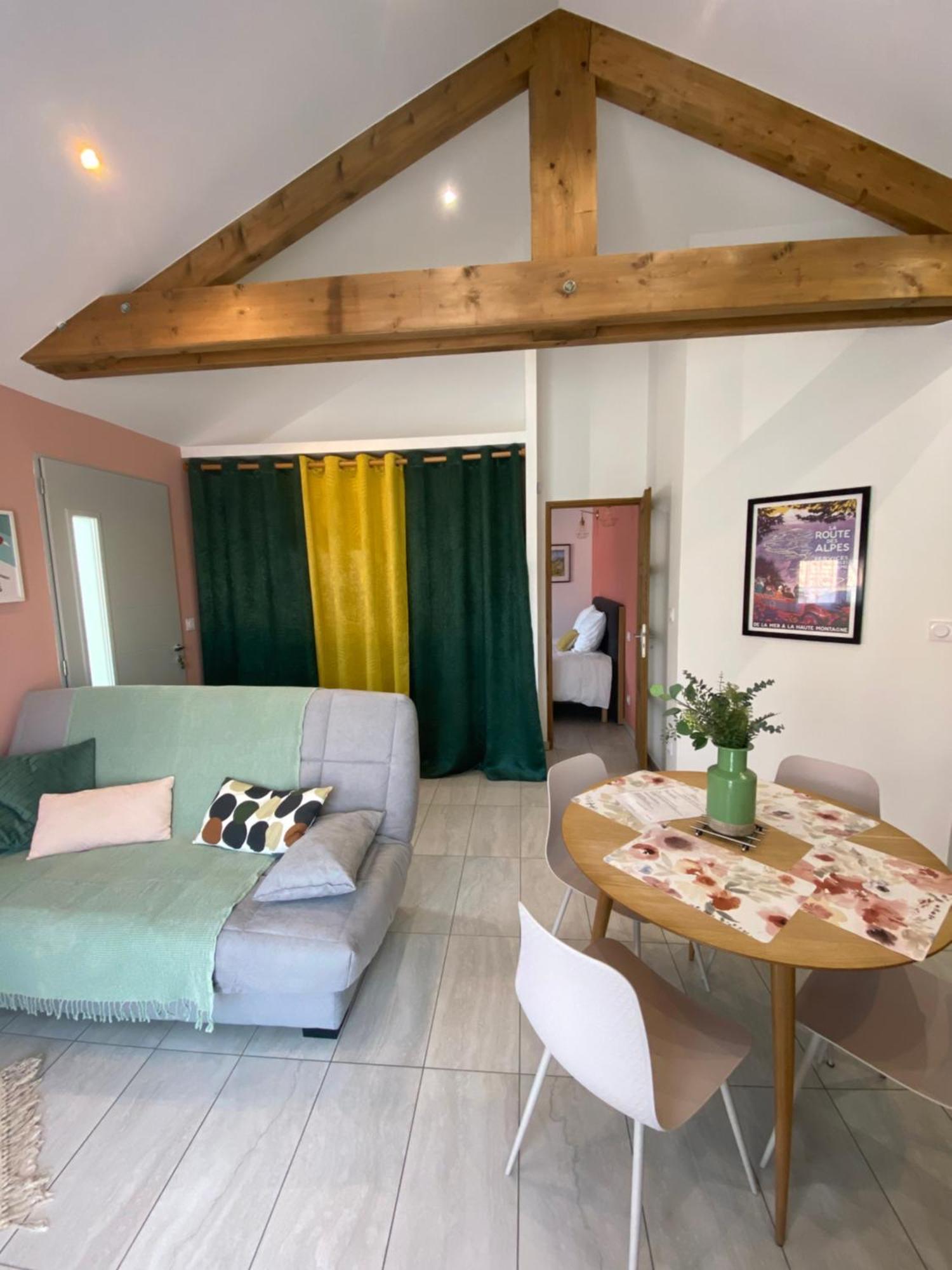 Appartement 2 A 4 Personnes, Une Pause Au Vert Chateauvieux  Exterior photo